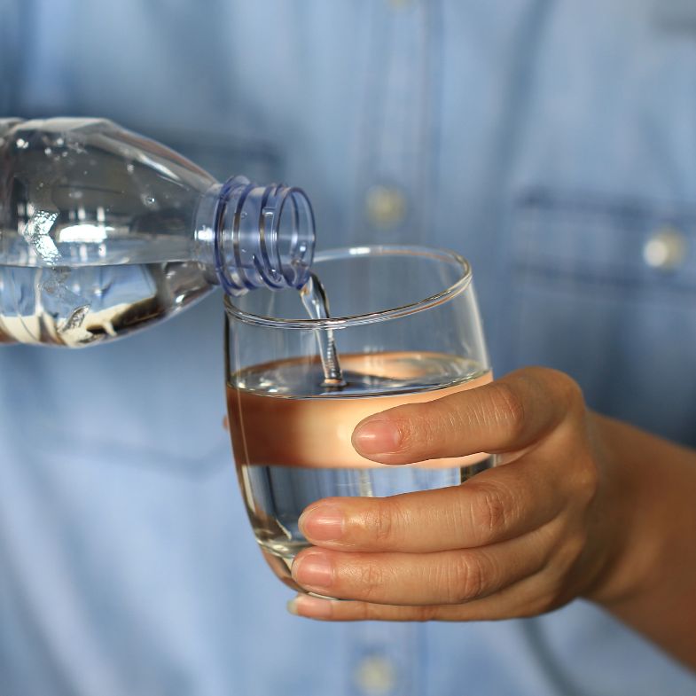每天至少要喝兩公升的水？茶可以取代水嗎？專家：別再輕信「健康迷思」