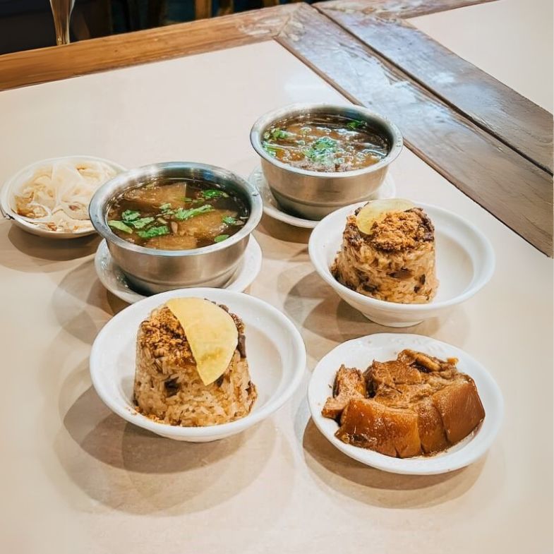 台北樂華夜市美食Top5！「下港排骨酥湯」搭配筒仔米糕絕配，芋頭控必訪「阿爸的芋圓」