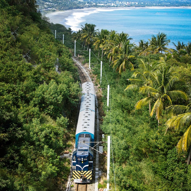 全台最美火車路線還有「藍皮解憂號」！觀山望海一次搜集，體驗最道地的小鎮祕境