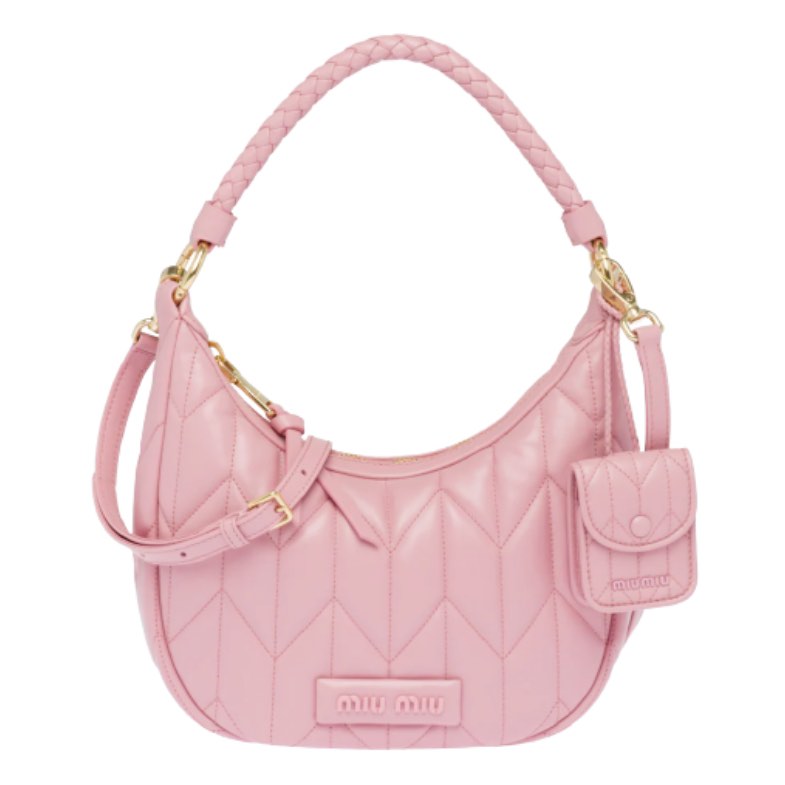 Miu Miu線上購物包包推薦這6款！絎縫賣半月包集結腋下包、子母包、耳機套，CP值第一名