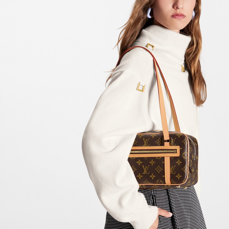LV資深經典包再回歸！「Citè Bag」熱賣30年，換裝回春再次成為女孩最愛腋下包