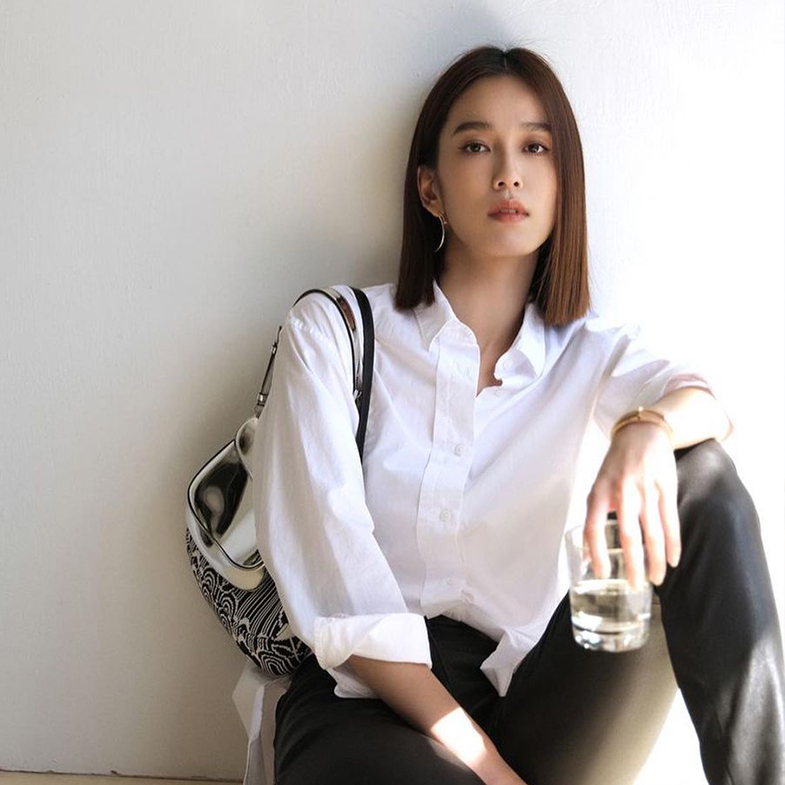 陳庭妮升格人妻！靠「黑色肩背包」打造100%好感度私著，Versace、Prada、Balenciaga...全都有！