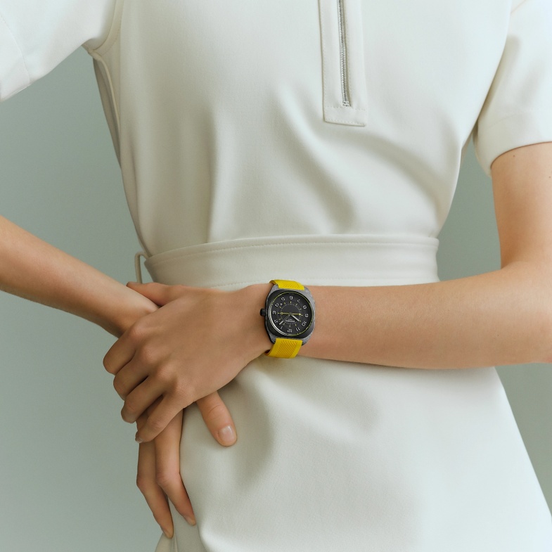 精品「螢光黃腕錶」推薦6選！LV潛水錶、亨利慕時「太陽蛋」，中性設計情侶一起戴