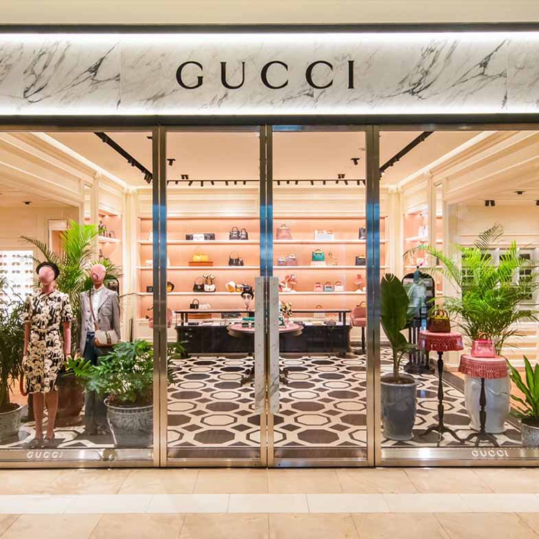 《孤味》謝盈萱、陳姸霏台南搶逛Gucci專門店！3大展區佔地75坪，賈姬、竹節包包牆...榮登曾之喬最推薦打卡點！