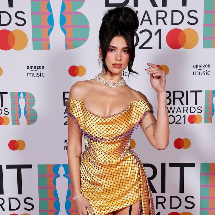 宣美、太妍都到歌后 Dua Lipa 都狂愛，珍珠飾品推薦Top5！Vivienne Westwood經典單品再次翻紅