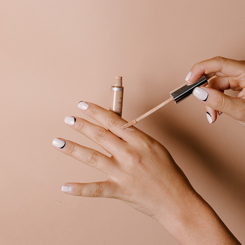 居家DIY美甲推薦！簡單6步驟擁有女明星都在用的「穿戴甲」，加碼不私藏2種甲片測量法一學就會