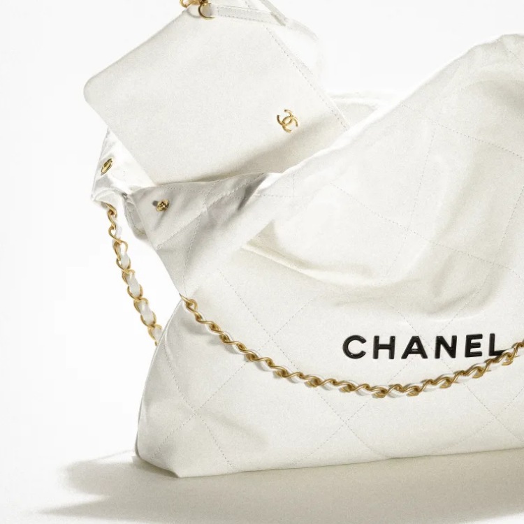 Chanel 22包全球大缺貨！上市一個月就賣翻，這「4大特點」讓這款包成為新經典！