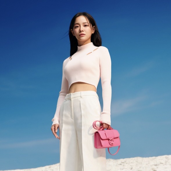   《社內相親》金世正拿下 Longchamp 亞洲區品牌大使！超仙春夏形象照、同款必買包推薦一次看！