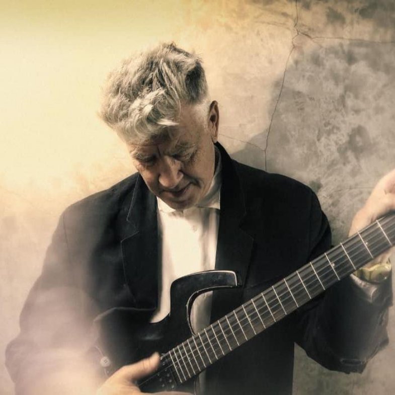 好萊塢名導大衛林區逝世！5大事蹟回顧：邪典片先驅、拍首部《沙丘》電影，經典影集《雙峰》改寫電視史