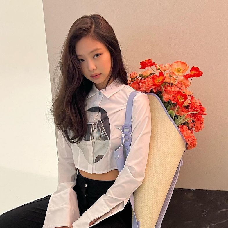BLACKPINK Jennie「花束背包照」藏玄機？Gentle Monster 2022年聯名款搶先曝光！