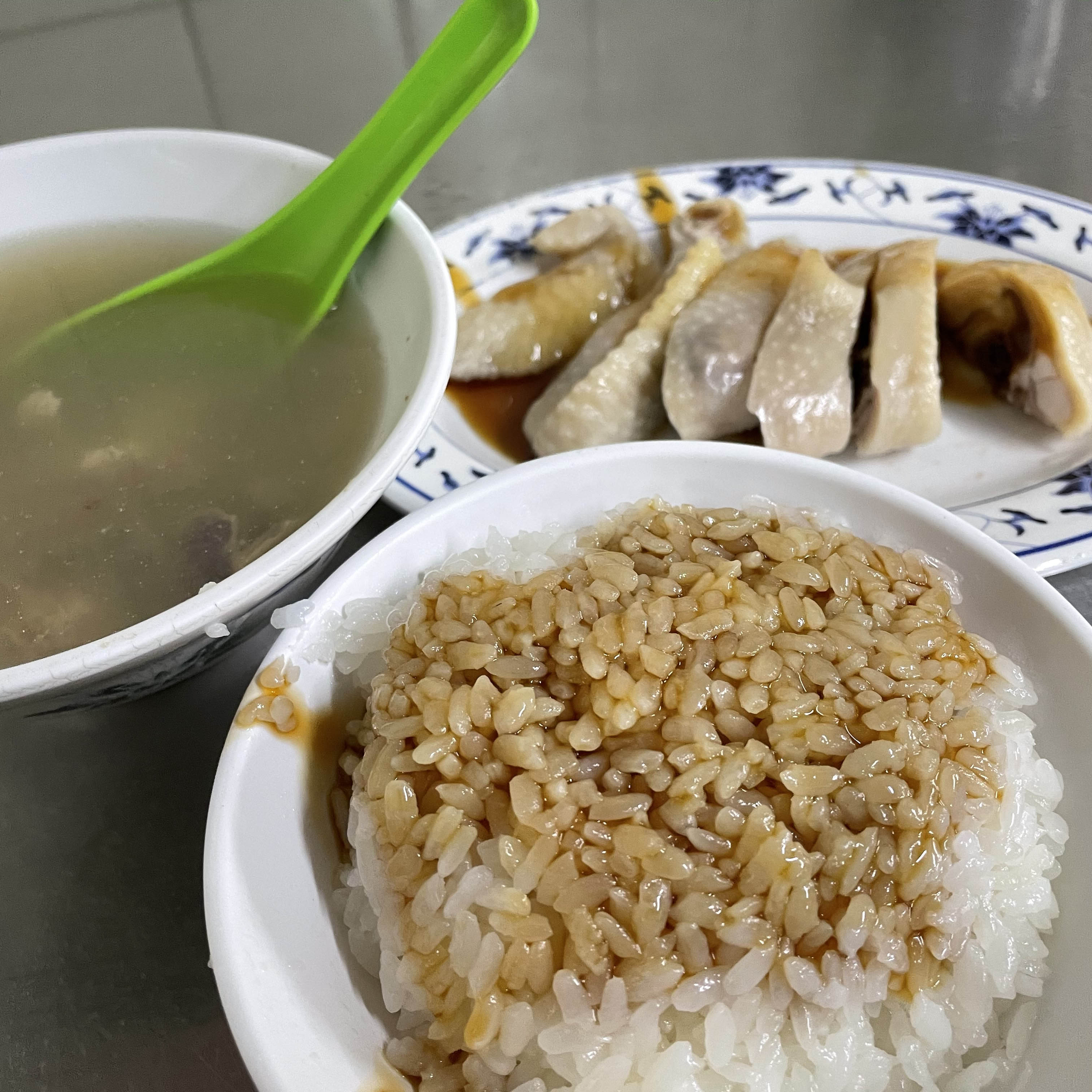 【食間到】西門美食推薦「施福建好吃雞肉」！老司機、饕客口耳相傳，銅板價雞肉飯一賣60年！