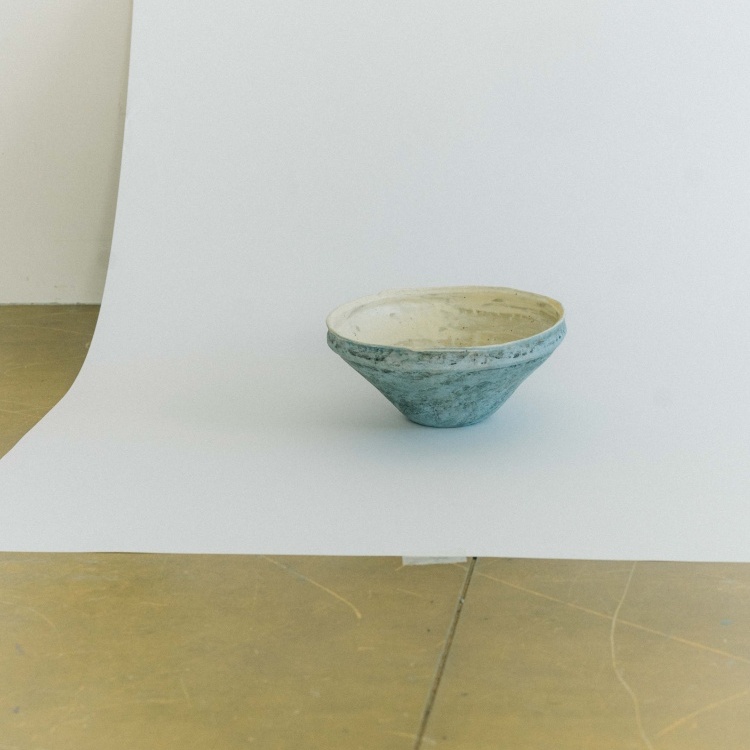2025台北陶藝展推薦｜賀羽薇《摺色 Fold Echoes》於朋丁登場，記憶與光影交疊的器物詩學