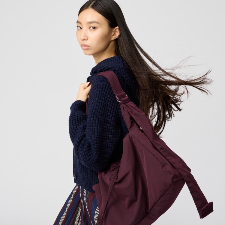Uniqlo「澎軟肩背包」這時開賣！Chloé前設計師操刀柔軟雲朵包