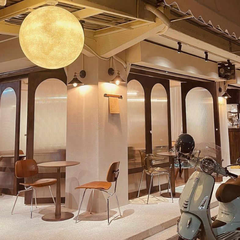 【儂儂咖啡館】忠孝復興打卡新角落「Mois Cafe」！香港人開的法式咖啡廳，超搶手轉角戶外座位一秒來到巴黎街邊！