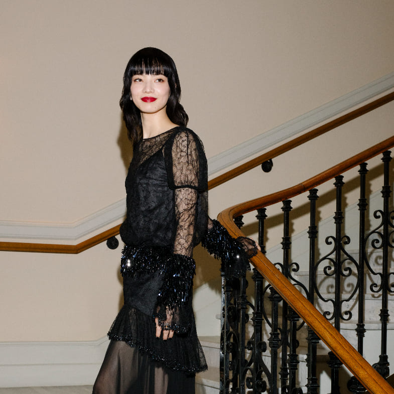 小松菜奈坎城妝容這樣畫！單眼皮眼妝＋紅唇選色技巧解析