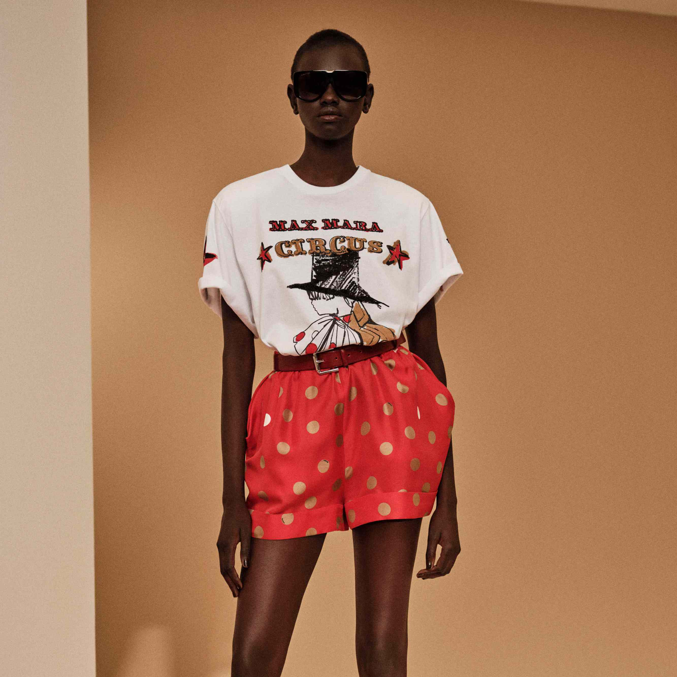 行走的藝術品！Max Mara 2024早秋系列以名作《太陽馬戲團》為靈感，女力士、小丑…全變時髦角色，酷甜女孩請入手