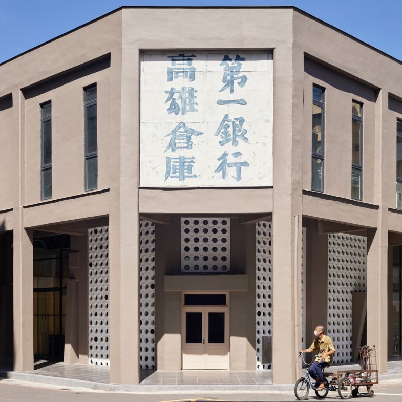 高雄駁二「Oracle Coffee 神諭咖啡」正式試營運！舊銀行倉庫改建空間，將成為鹽埕老城區的文藝新地標？