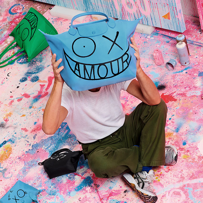 2022 Longchamp「Le Pliage」最新藝術聯名超可愛！經典折疊包畫上笑臉，曾之喬、章廣辰…眾星狂搶背