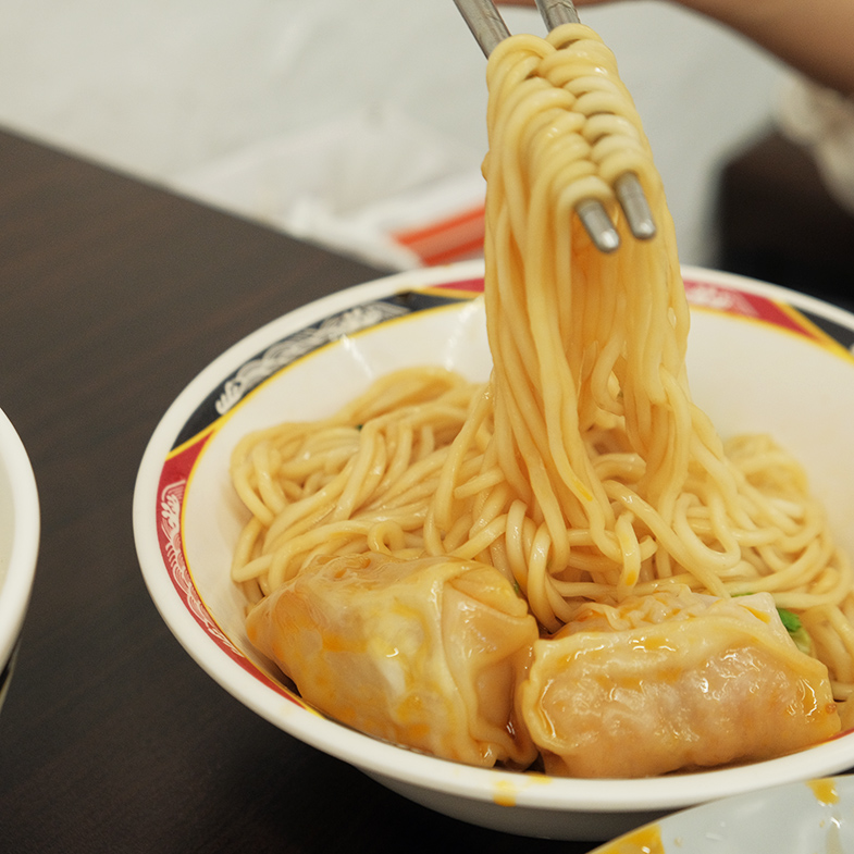 台北7家餛飩店推薦！「高雄一品」東區巷內香辣有勁，「美景」傳承三代花椒辣油值得回味