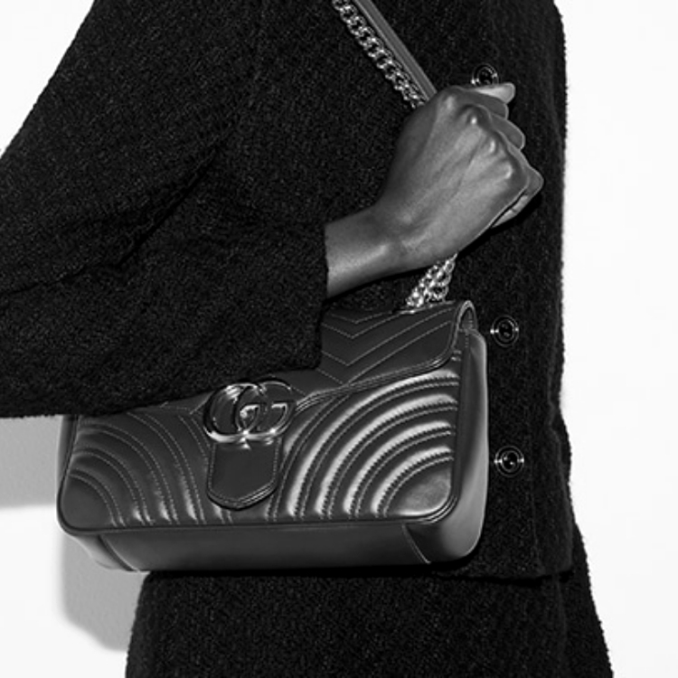2025春夏黑色鏈條包15款！Gucci logo、LV老花包最保值