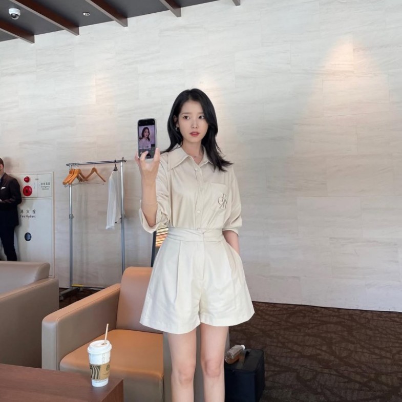 IU最愛襯衫穿搭！私服5招搭配公式，「這樣穿」約會氣質滿分