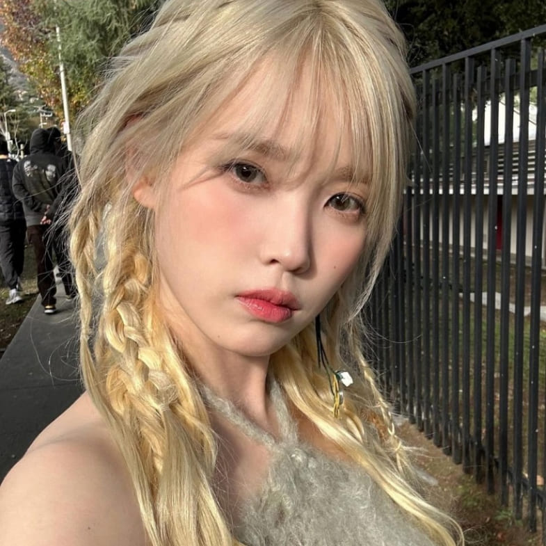 IU新髮色再掀話題！5款「香檳檸檬色」髮型推薦：層次剪裙襬染、鮑伯頭線條染...顯白顯小臉選這一款