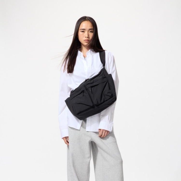 Uniqlo全新多口袋肩背包「這時」開賣！防潑水材質機車族必收