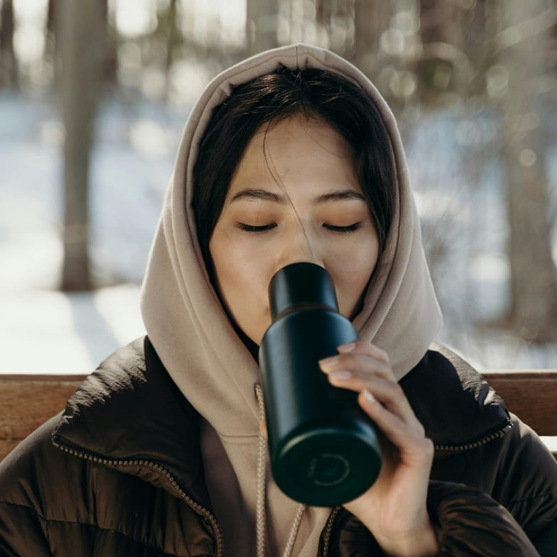 喝水會喝出病？營養師提醒3類飲品千萬別進保溫瓶，恐藏致病風險