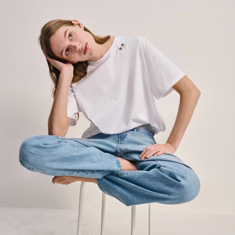 Uniqlo x Anya Hindmarch聯名開賣倒數！4介紹+5單品推薦：小眼睛白T將瘋搶
