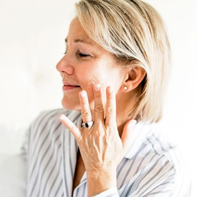 40+歲女人封存美麗就靠它！7款保養控認證「防腐神霜」，原來更年期後需要的是這一味...