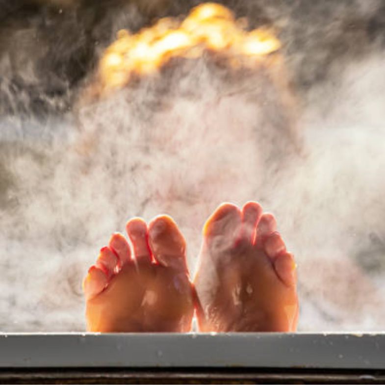 最適合泡腳的精油Top 5！生薑、迷迭香趕跑手腳冰冷，這個＂隱藏配方＂下去助眠又紓壓