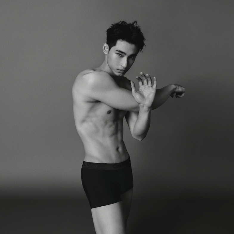 性感製造機再發威！CK攜手泰劇男神Bright、新生代演員章廣辰入鏡拍攝，每張帥照都準備讓粉絲荷包失血！