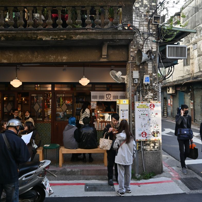 中山爆紅日式「赤丸團子」！70年日本老店空運來台，招牌醬油「八雲團子」Q彈秘訣原來與富士山泉水有關？