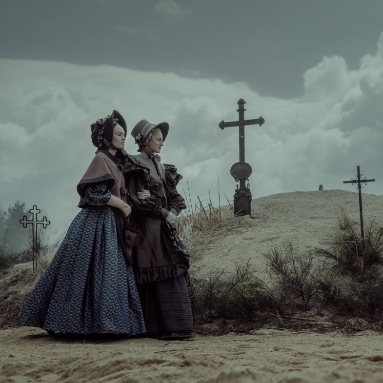 【追劇時間】《吸血鬼：諾斯費拉圖》翻拍百年經典！莉莉蘿絲戴普還原「19世紀時尚」看懂沒？